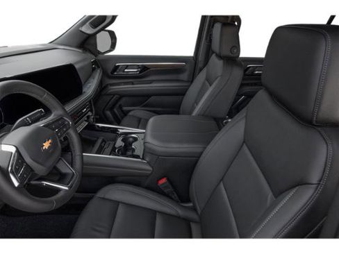 Used 2025 Chevrolet Suburban LT w/ Comfort Package image 8