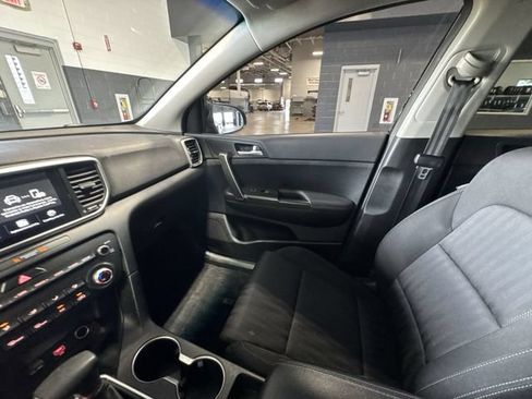 Used 2022 Kia Sportage LX FWD image 3