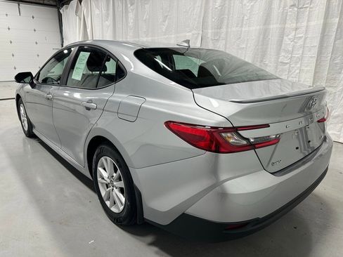 Used 2025 Toyota Camry LE image 5