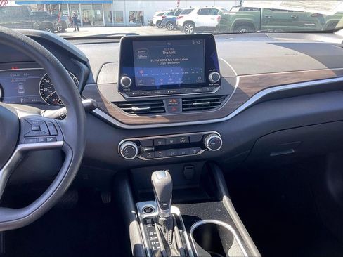 Used 2024 Nissan Altima 2.5 SV AWD/4WD image 7