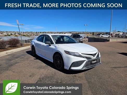 Used 2023 Toyota Camry SE image 1