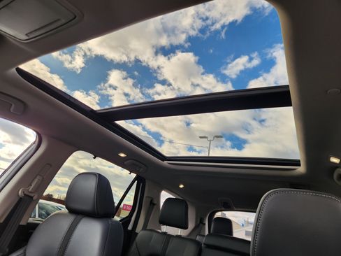 Certified 2023 Honda Pilot Touring image 16