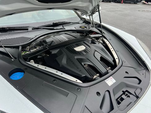 Used 2018 Porsche Panamera 4S image 19