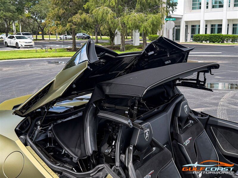 Used 2022 Lamborghini Huracan EVO RWD image 56