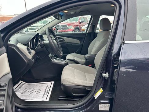 Used 2015 Chevrolet Cruze LT w/ Technology Package image 10