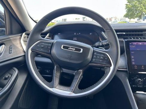 Used 2023 Jeep Grand Cherokee Limited image 11