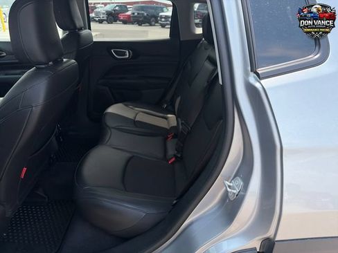 Used 2022 Jeep Compass Trailhawk w/ Trailhawk Convenience Group AWD/4WD image 23