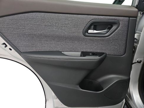 Used 2022 Nissan Rogue SV image 21