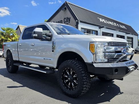Used 2017 Ford F350 Lariat w/ Lariat Value Package AWD/4WD image 4