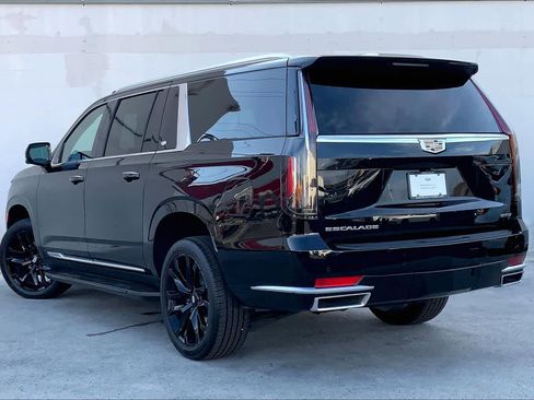 Used 2023 Cadillac Escalade ESV Luxury RWD image 5