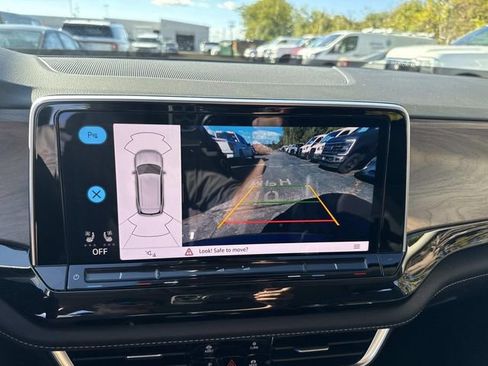 Used 2025 Volkswagen Atlas SE image 41