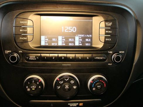 Used 2017 Kia Soul FWD image 23