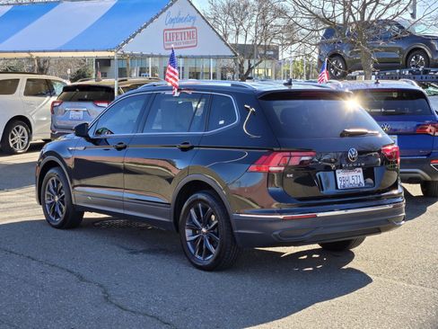 Used 2022 Volkswagen Tiguan SE w/ Panoramic Sunroof Package image 18