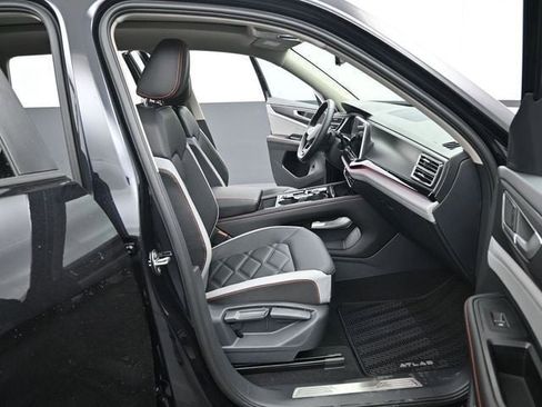 New 2026 Volkswagen Atlas Peak Edition image 14