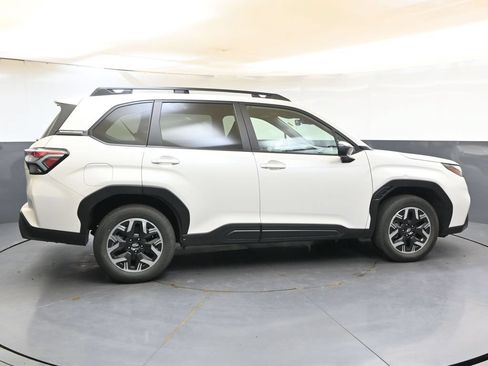 Used 2025 Subaru Forester Premium AWD/4WD image 6