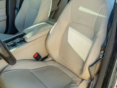 Used 2016 Jaguar XF Premium image 19