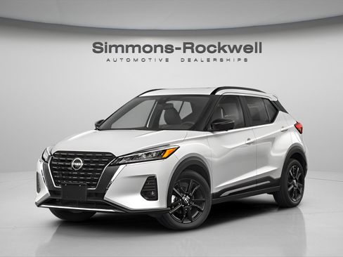 Used 2023 Nissan Kicks SR w/ SR Premium Package image 4