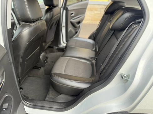 Used 2018 Chevrolet Trax LT w/ LT Convenience Package image 22