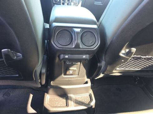 Used 2024 Jeep Wrangler High Altitude AWD/4WD image 31