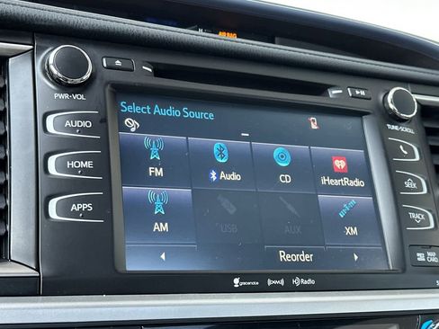 Used 2017 Toyota Highlander XLE image 19