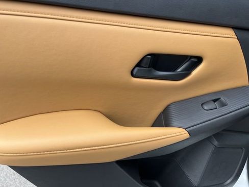 Used 2024 Nissan Sentra SV w/ SV Premium Package image 23