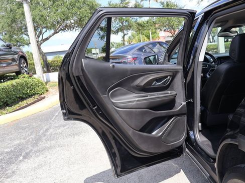 Used 2024 GMC Terrain SLT FWD image 24