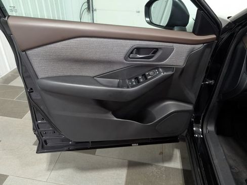 Used 2023 Nissan Rogue S AWD/4WD image 11