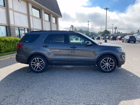 Used 2016 Ford Explorer Sport w/ Equipment Group 401A AWD/4WD image 3