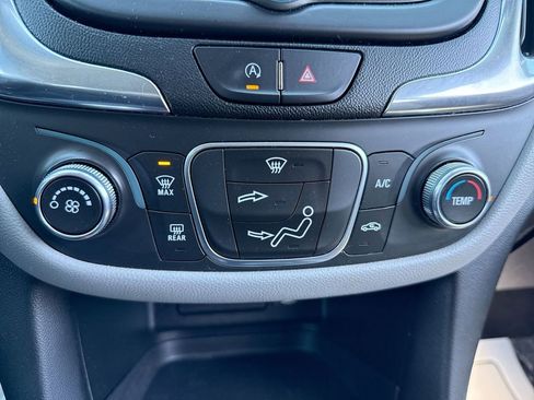 Used 2022 Chevrolet Equinox LT FWD image 19