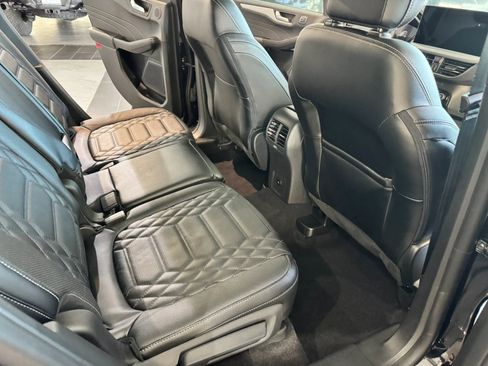 Used 2023 Ford Escape Platinum w/ Premium Technology Package AWD/4WD image 19