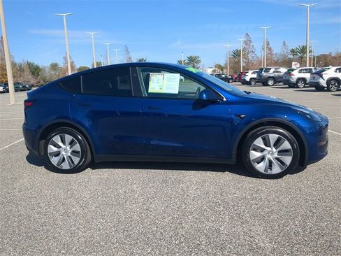 Used 2024 Tesla Model Y Long Range image 3
