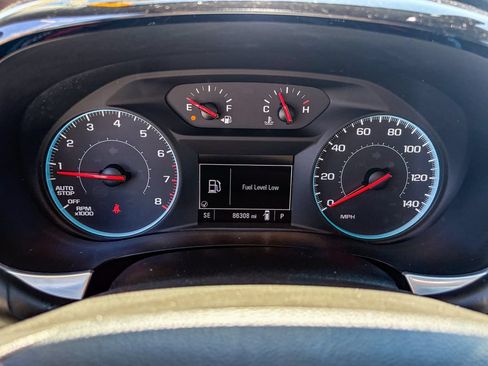 Used 2021 Chevrolet Traverse LS FWD image 10