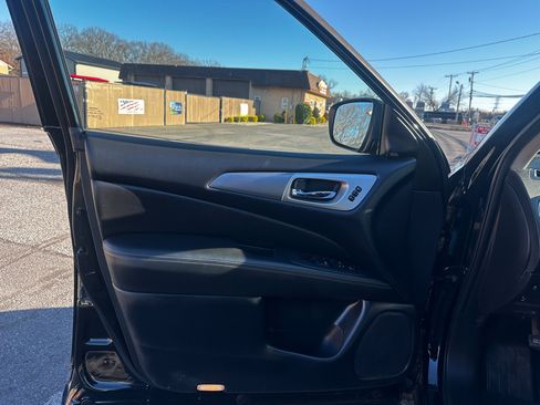 Used 2019 Nissan Pathfinder SL image 17