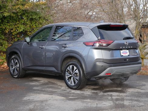 Certified 2022 Nissan Rogue SV image 16
