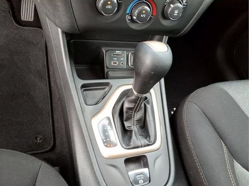 Used 2017 Jeep Cherokee Sport FWD image 29