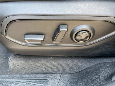 Used 2023 Jeep Grand Cherokee Limited w/ Black Appearance Package image 27