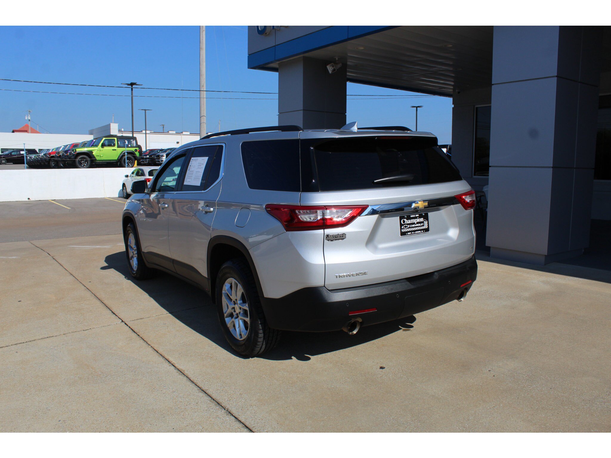 Used 2021 Chevrolet Traverse LT FWD image 7