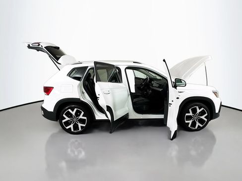 Used 2023 Volkswagen Taos SEL AWD/4WD image 24