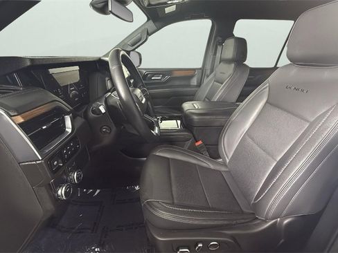 Used 2025 GMC Yukon Denali image 33
