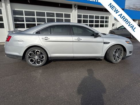 Used 2019 Ford Taurus SHO image 7