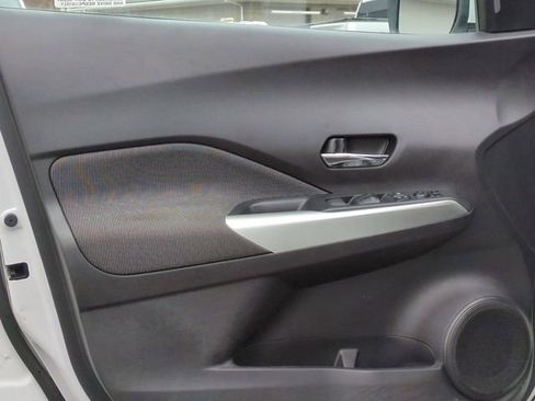 Used 2020 Nissan Kicks SV image 6