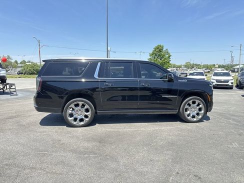 Used 2025 Chevrolet Suburban High Country AWD/4WD image 14