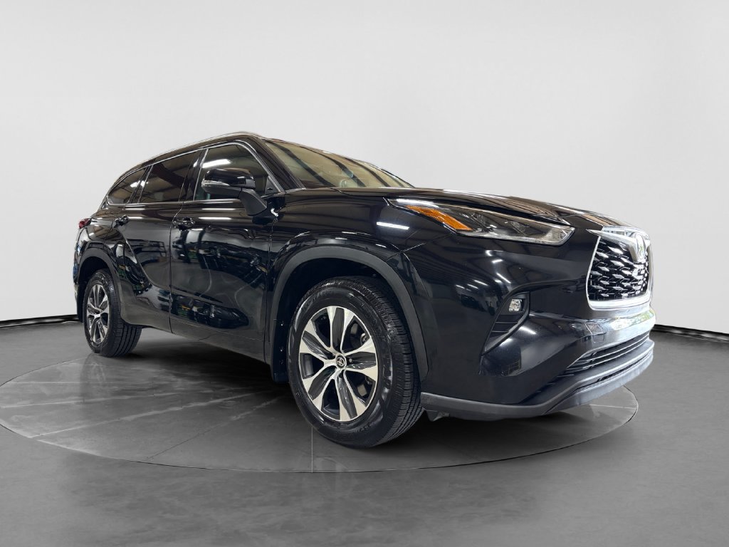 Used 2021 Toyota Highlander XLE AWD/4WD image 29