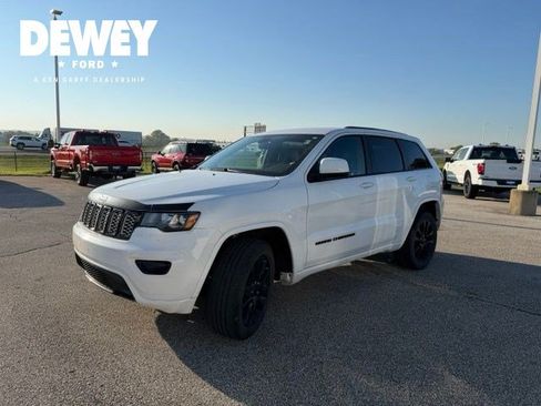 Used 2017 Jeep Grand Cherokee Altitude AWD/4WD image 6