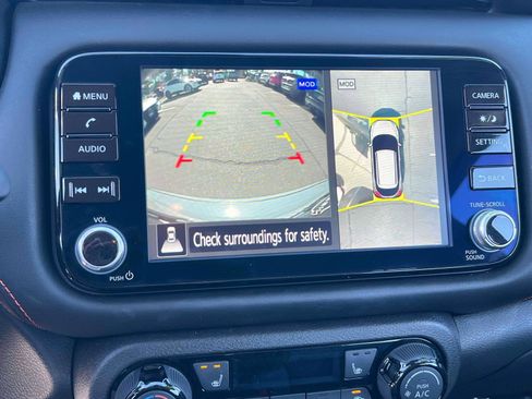 Used 2023 Nissan Kicks SR w/ SR Premium Package FWD image 14