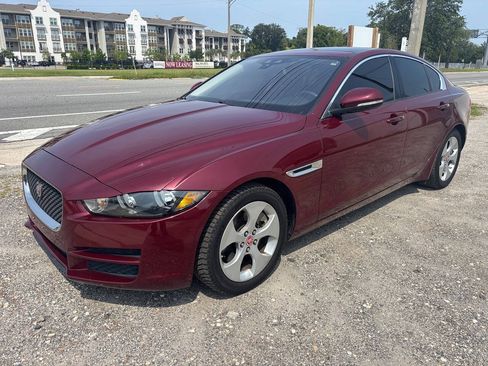Used 2017 Jaguar XE RWD image 4