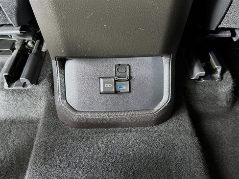 Used 2022 Toyota Highlander XLE image 27