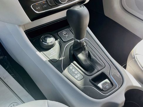 Certified 2021 Jeep Cherokee Latitude Plus AWD/4WD image 16