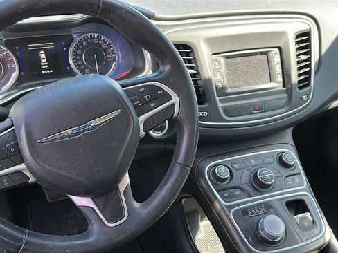 Used 2015 Chrysler 200 Limited w/ Convenience Group FWD image 7