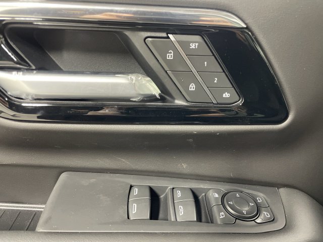 Used 2025 Chevrolet Suburban RST w/ RST Capability Package AWD/4WD image 19
